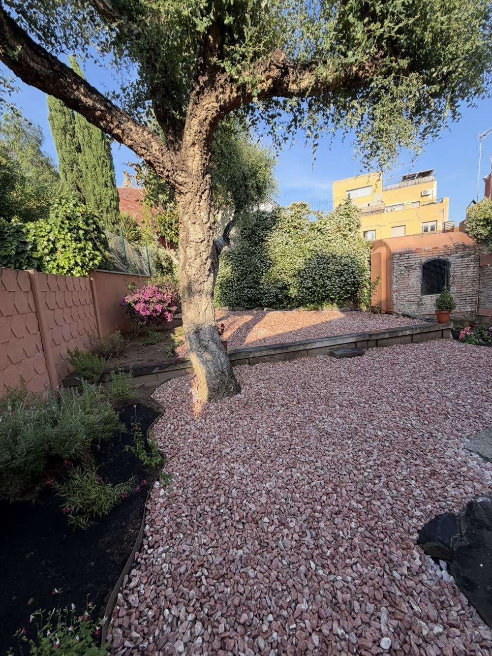 Diseño y creación de jardines en toda la Costa Brava — detalle del trabajo